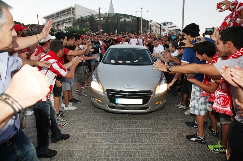 Ολυμπιακός: Υποδοχή… ήρωα σε Σαβιόλα (photos+videos)
