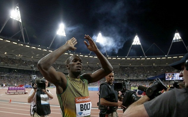 Παίζει… μόνος του ο Μπολτ! (photos+video)