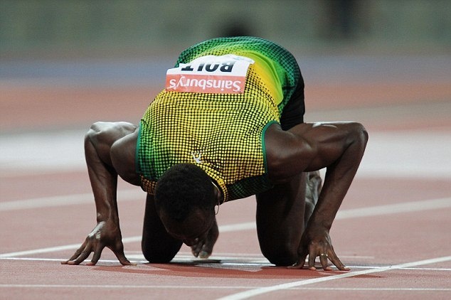 Παίζει… μόνος του ο Μπολτ! (photos+video)