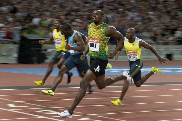 Παίζει… μόνος του ο Μπολτ! (photos+video)