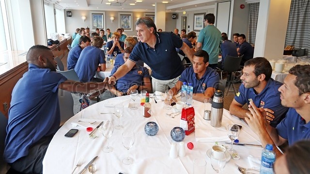 Μπαρτσελόνα: Η χειραψία Τάτα – Μέσι (photos+video)