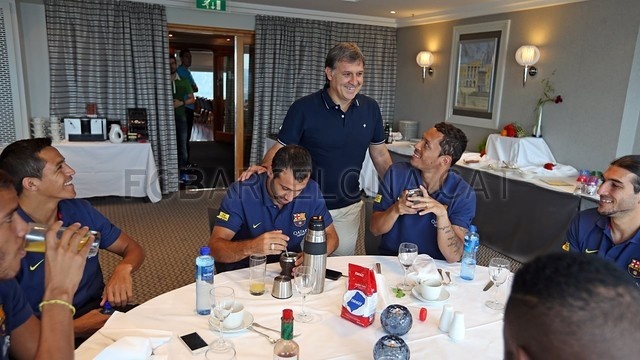 Μπαρτσελόνα: Η χειραψία Τάτα – Μέσι (photos+video)