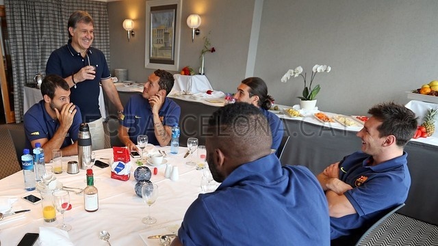 Μπαρτσελόνα: Η χειραψία Τάτα – Μέσι (photos+video)