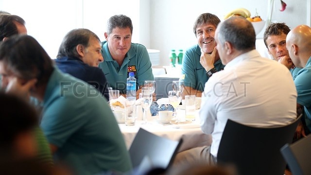 Μπαρτσελόνα: Η χειραψία Τάτα – Μέσι (photos+video)