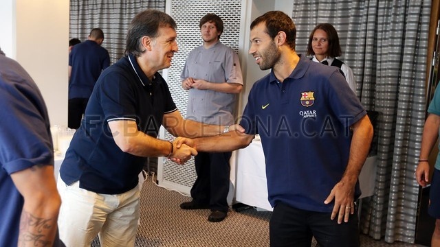 Μπαρτσελόνα: Η χειραψία Τάτα – Μέσι (photos+video)