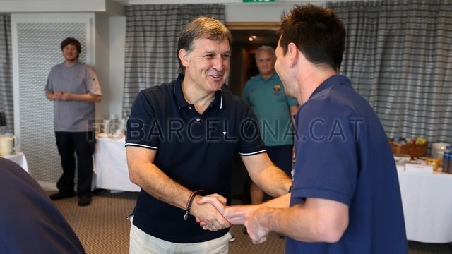 Μπαρτσελόνα: Η χειραψία Τάτα – Μέσι (photos+video)