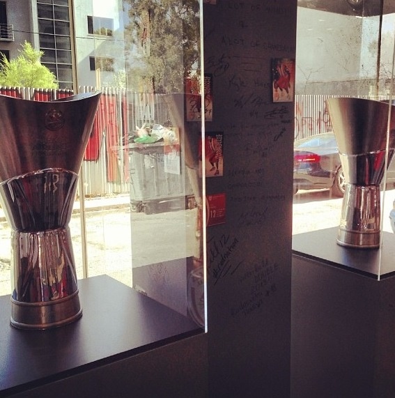 Ολυμπιακός: Τα τρόπαια στην μπουτίκ (video+photos)