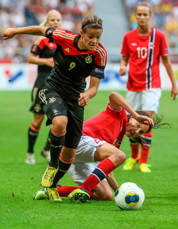 Γυναικεία γερμανική… κατοχή (photos+videos)