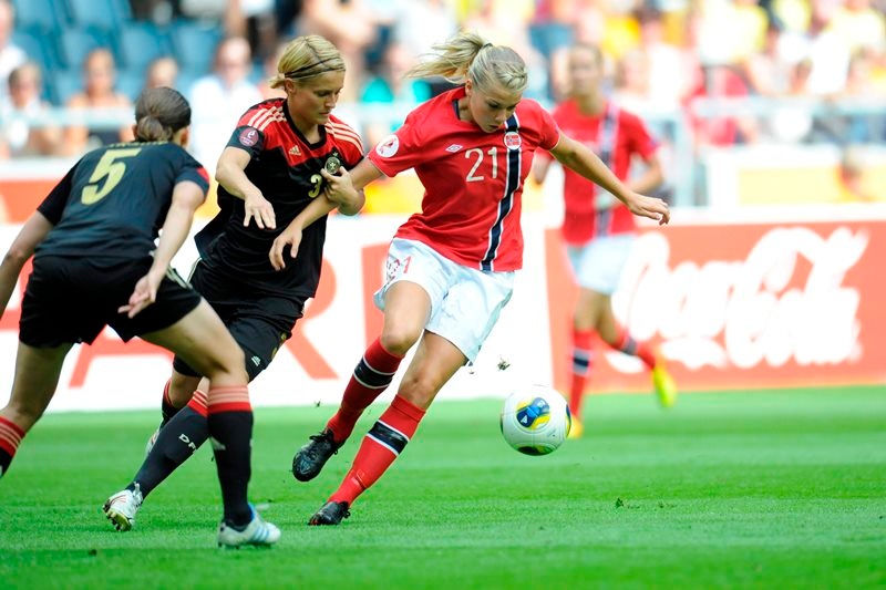 Γυναικεία γερμανική… κατοχή (photos+videos)