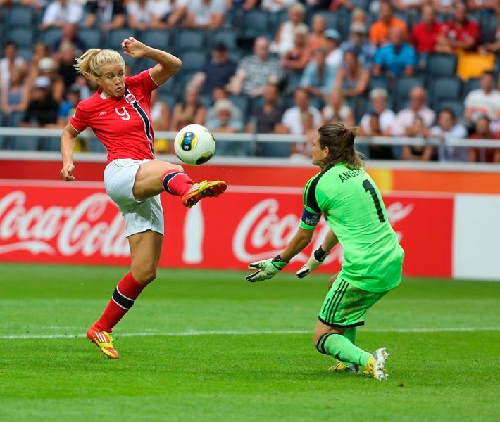 Γυναικεία γερμανική… κατοχή (photos+videos)