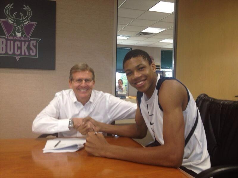 Μιλγουόκι Μπακς: Η υπογραφή του Αντετοκούνμπο (photos)