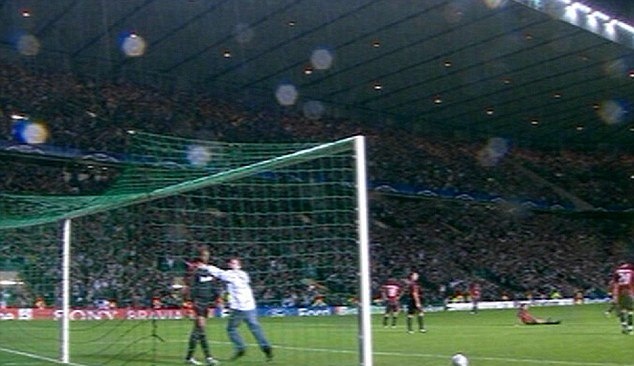 Όταν η σφαλιάρα (του Γκουαρντιόλα) πάει… σύννεφο! (photos+videos)