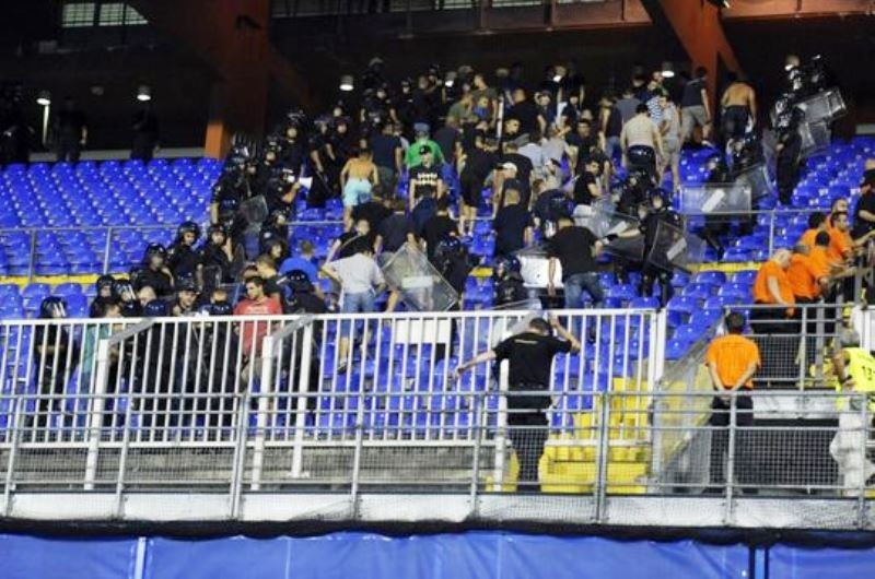 Ντιναμό Ζάγκρεμπ: «Όμηροι» 300 οπαδοί από αστυνομικούς (photos)