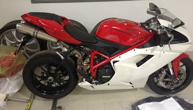 Μίλαν: Άνοιξε αυτοκινητοβιομηχανία ο Μουντάρι (photos)