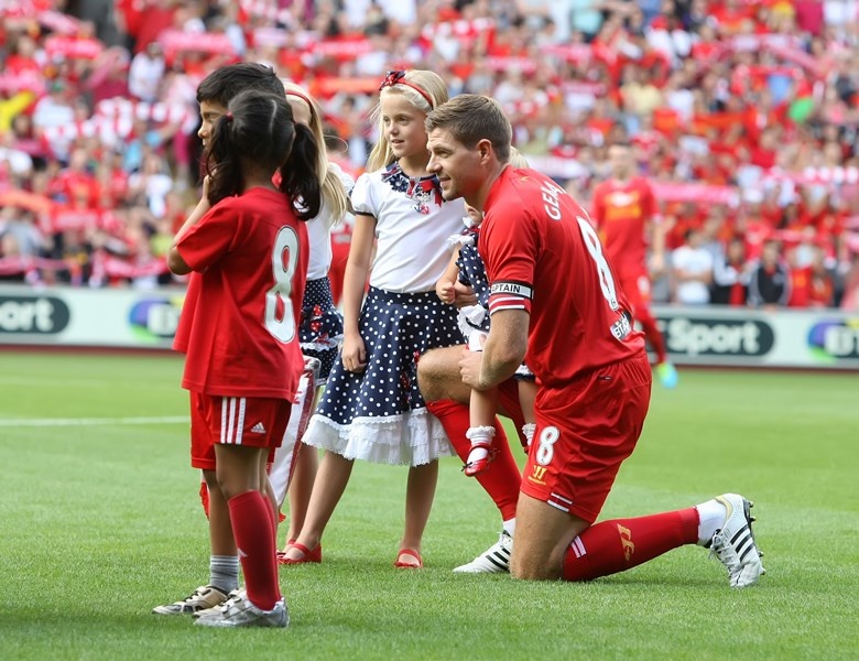 Λίβερπουλ: Ο Τζέραρντ με τα παιδιά του (photos)
