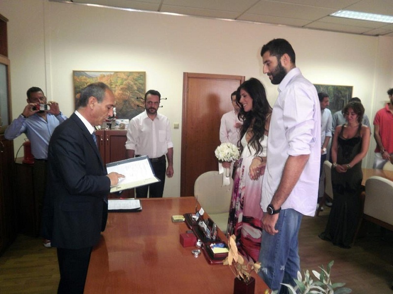 Νυμφεύθηκε ο Μπουρούσης την κόρη του Ψωμιάδη (photos)