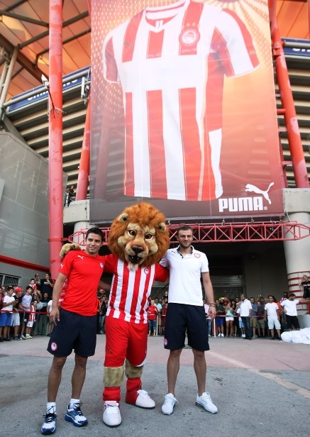 Ολυμπιακός: Παρουσιάστηκε η νέα φανέλα (photos)