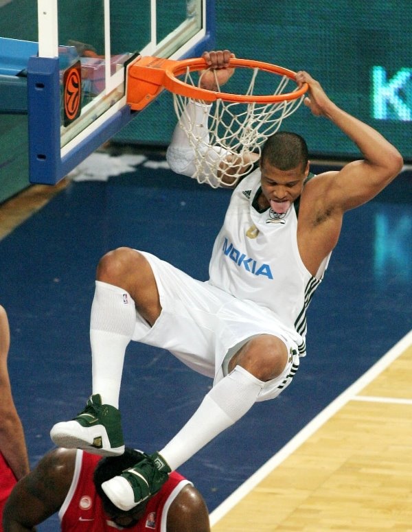 Παναθηναϊκός: Κάρφωσε σαν τον Μπατίστ (photos+videos)