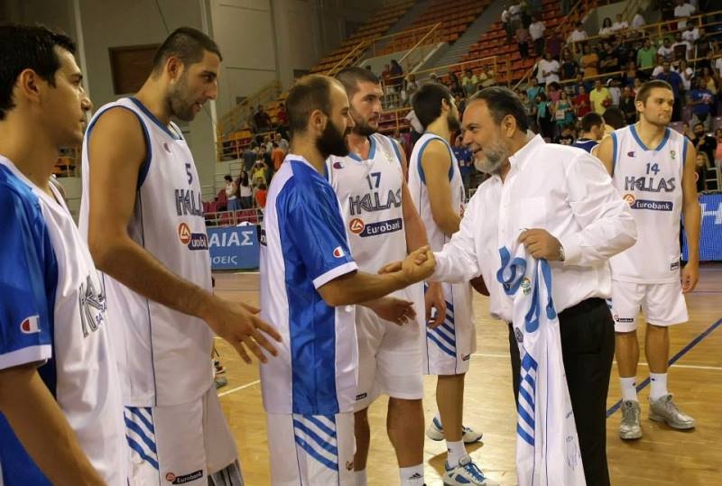 Εθνική Ελλάδας Ανδρών: Το νέο λουκ του Φώτση και τα αποδυτήρια (videos+photos)