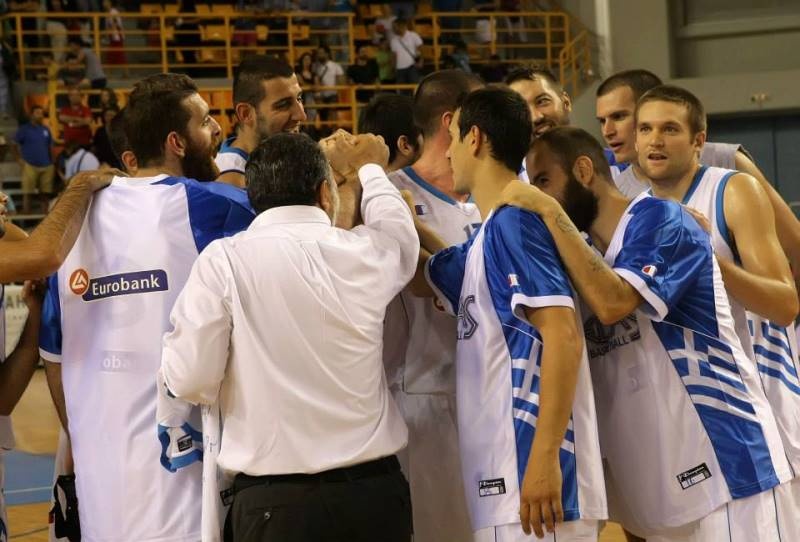 Εθνική Ελλάδας Ανδρών: Το νέο λουκ του Φώτση και τα αποδυτήρια (videos+photos)