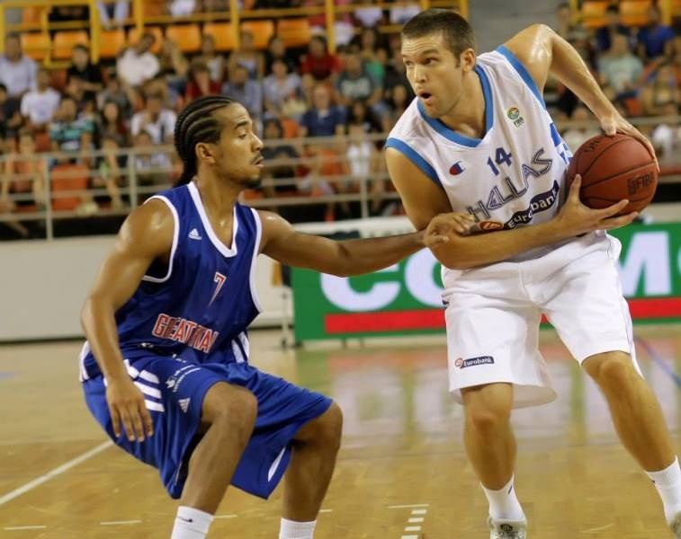 Εθνική Ελλάδας Ανδρών: Το νέο λουκ του Φώτση και τα αποδυτήρια (videos+photos)