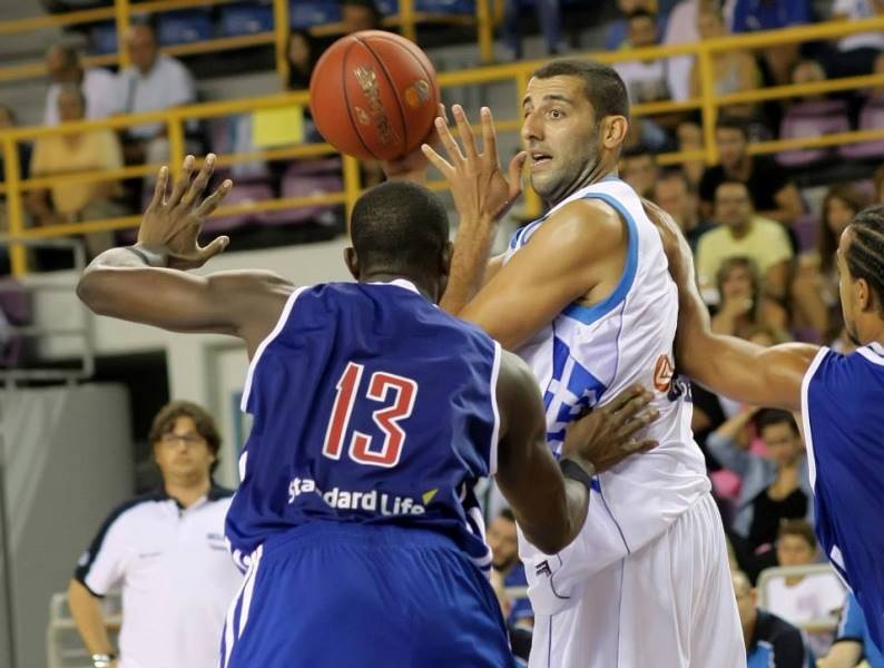 Εθνική Ελλάδας Ανδρών: Το νέο λουκ του Φώτση και τα αποδυτήρια (videos+photos)