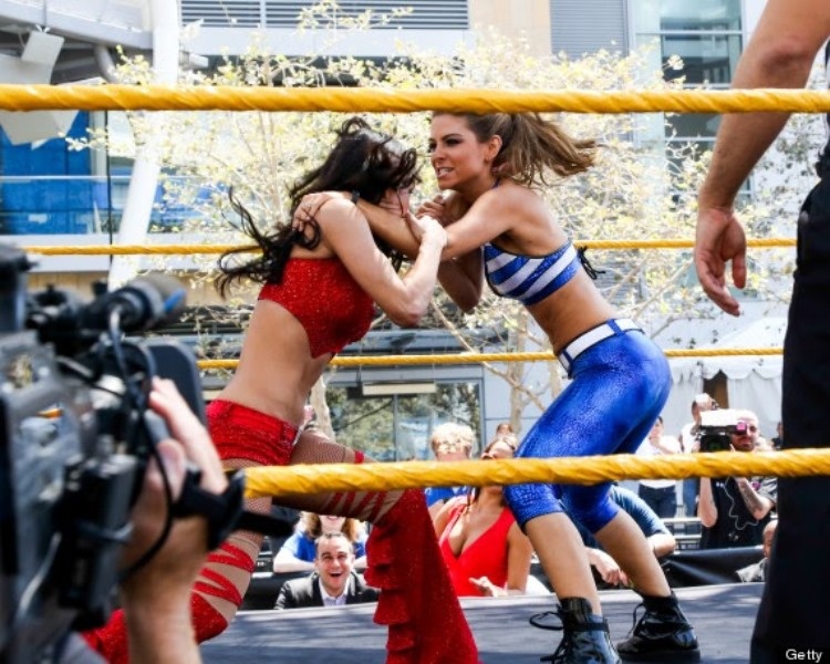 WWE: Ξανά στα γαλανόλευκα η Μενούνος (video+photos)