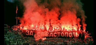 Ουκρανία: «Βροχή» φωτοβολίδων εν ώρα αγώνα! (photos+video)