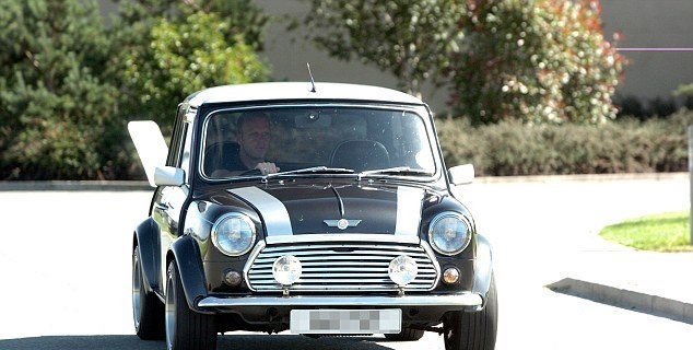 Έβερτον: Η «χρυσή» Μπέντλεϊ του Μιραλάς και τα άλλα αμάξια (photos)