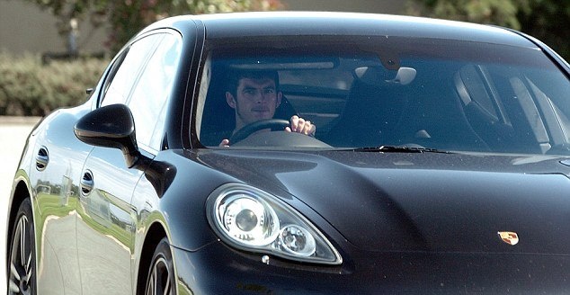 Έβερτον: Η «χρυσή» Μπέντλεϊ του Μιραλάς και τα άλλα αμάξια (photos)