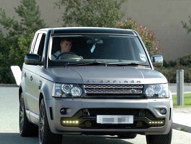 Έβερτον: Η «χρυσή» Μπέντλεϊ του Μιραλάς και τα άλλα αμάξια (photos)