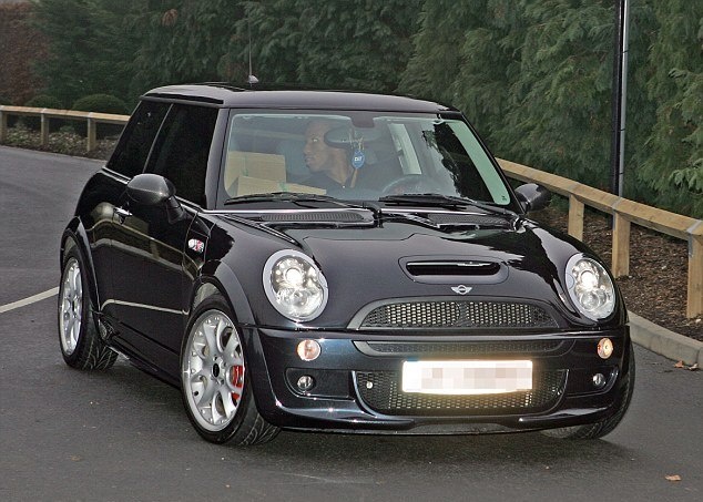 Έβερτον: Η «χρυσή» Μπέντλεϊ του Μιραλάς και τα άλλα αμάξια (photos)