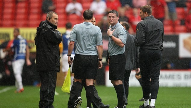 Τσάμπιονσιπ: Παραλίγο να κάνουν… μπάνιο στο γήπεδο! (video)