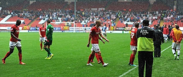 Τσάμπιονσιπ: Παραλίγο να κάνουν… μπάνιο στο γήπεδο! (video)