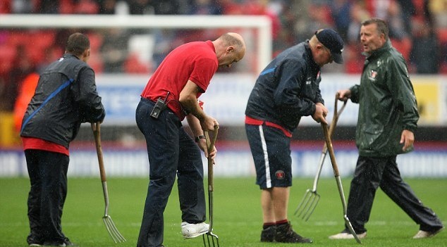 Τσάμπιονσιπ: Παραλίγο να κάνουν… μπάνιο στο γήπεδο! (video)