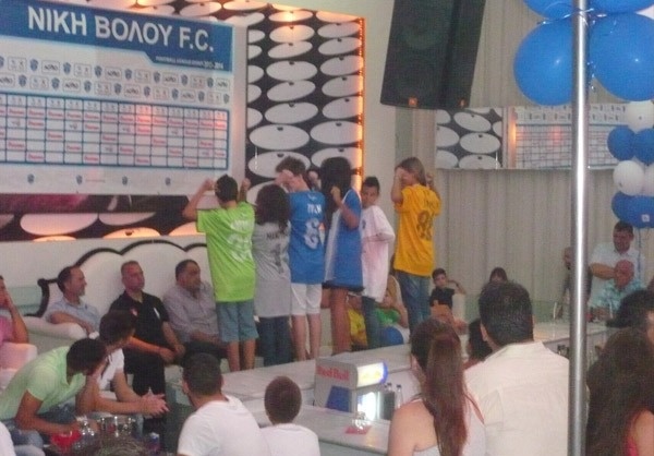 Νίκη Βόλου: Με σεβασμό στο... παρελθόν η νέα εμφάνιση (photos+video)