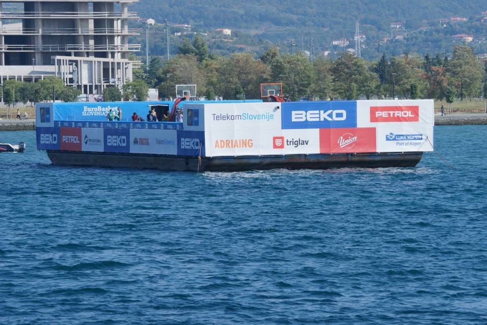 Ευρωμπάσκετ: Μπάσκετ στη θάλασσα! (photos)