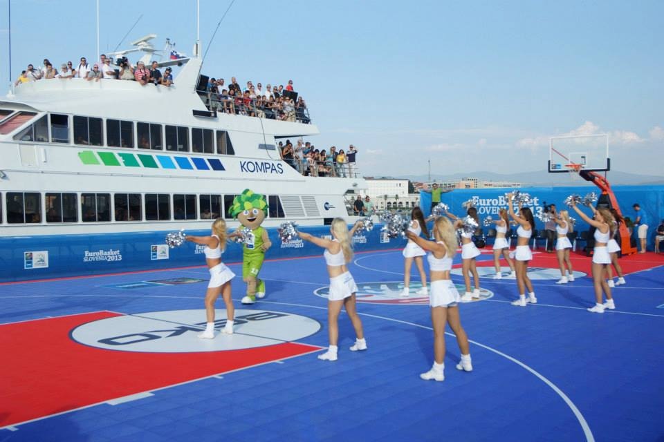 Ευρωμπάσκετ: Μπάσκετ στη θάλασσα! (photos)