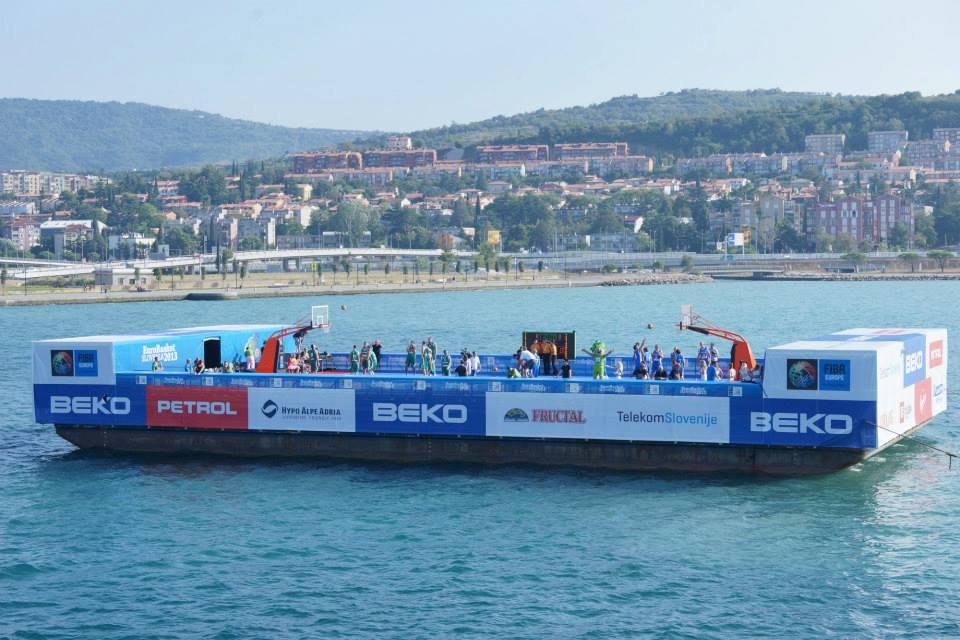 Ευρωμπάσκετ: Μπάσκετ στη θάλασσα! (photos)