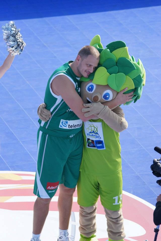 Ευρωμπάσκετ: Μπάσκετ στη θάλασσα! (photos)