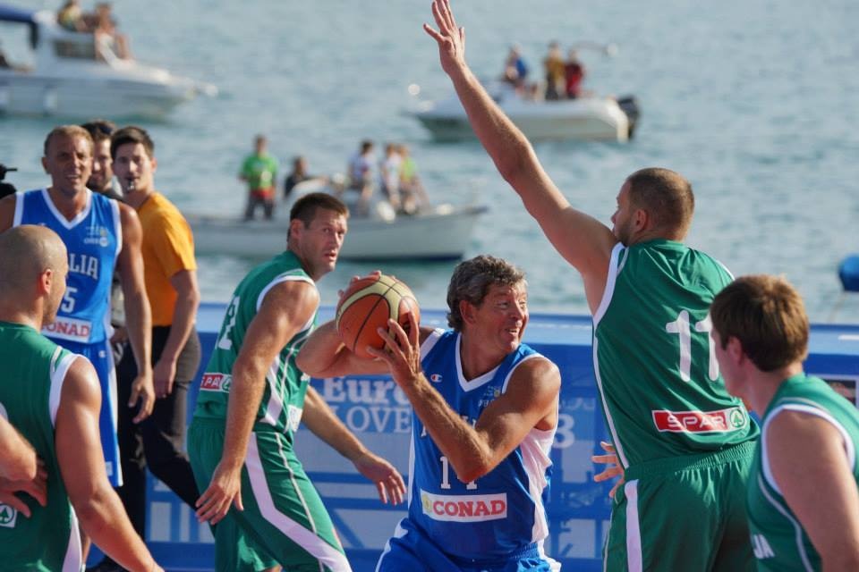Ευρωμπάσκετ: Μπάσκετ στη θάλασσα! (photos)