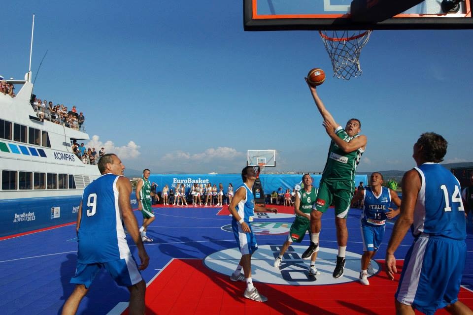 Ευρωμπάσκετ: Μπάσκετ στη θάλασσα! (photos)