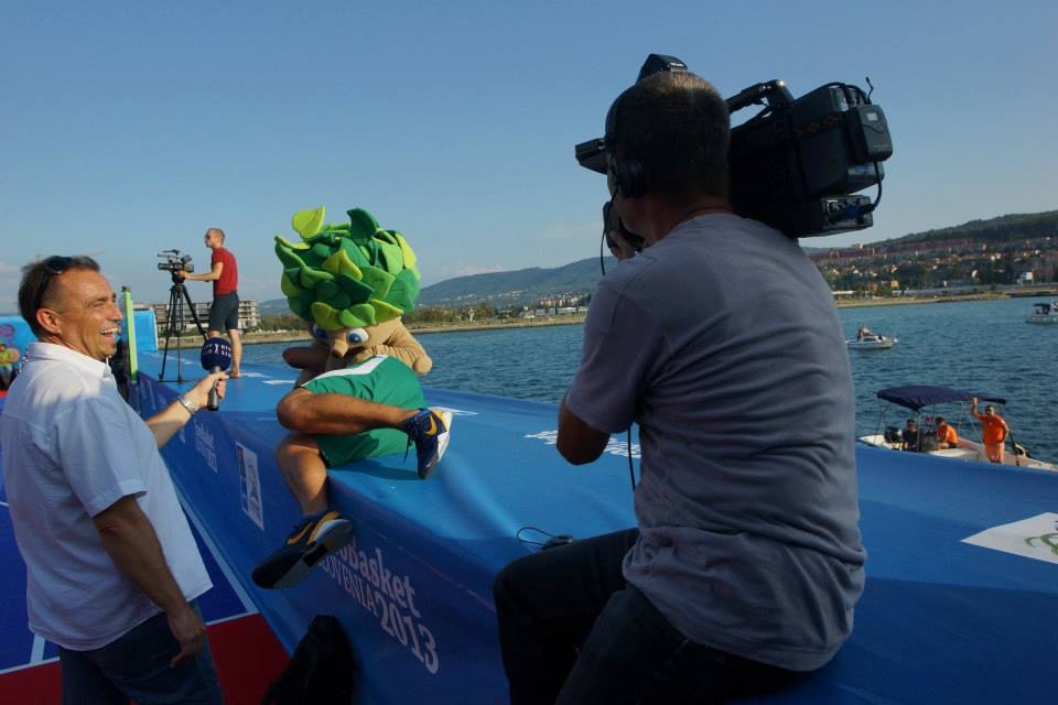 Ευρωμπάσκετ: Μπάσκετ στη θάλασσα! (photos)