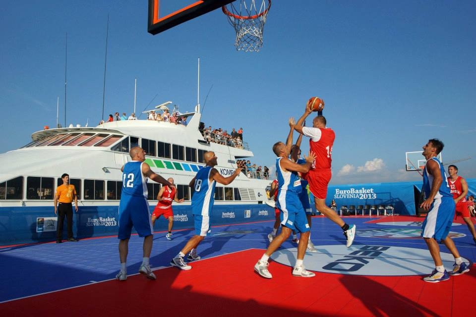 Ευρωμπάσκετ: Μπάσκετ στη θάλασσα! (photos)