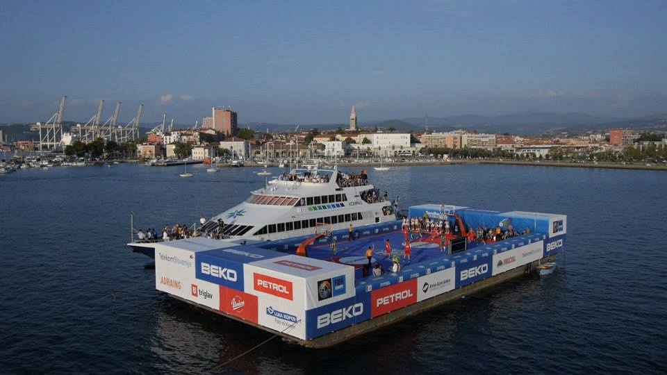 Ευρωμπάσκετ: Μπάσκετ στη θάλασσα! (photos)