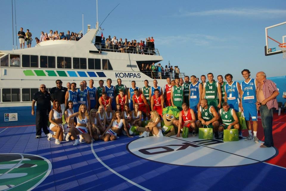 Ευρωμπάσκετ: Μπάσκετ στη θάλασσα! (photos)