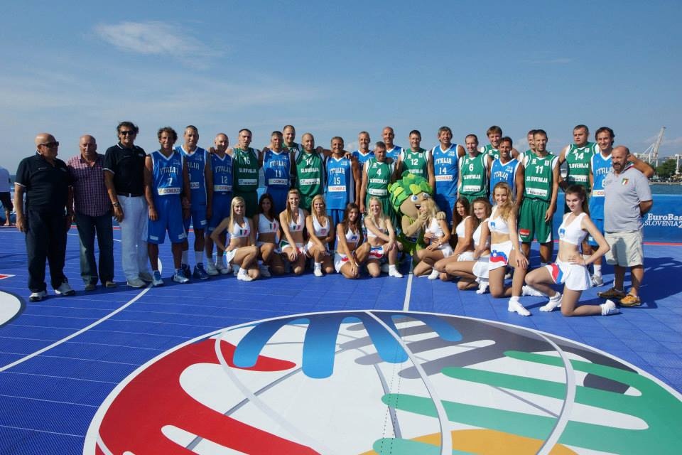 Ευρωμπάσκετ: Μπάσκετ στη θάλασσα! (photos)