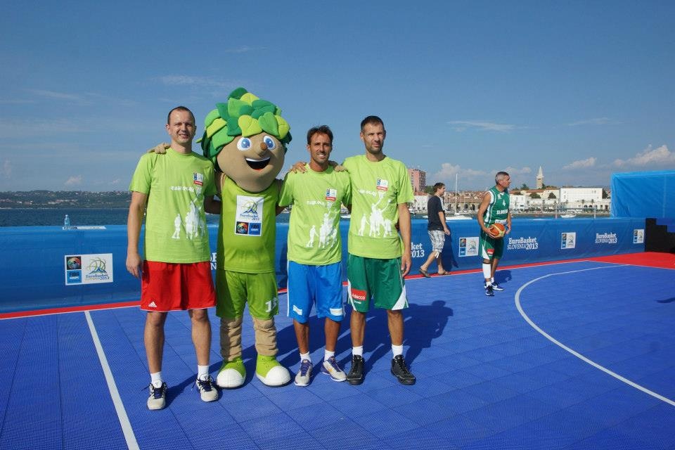 Ευρωμπάσκετ: Μπάσκετ στη θάλασσα! (photos)