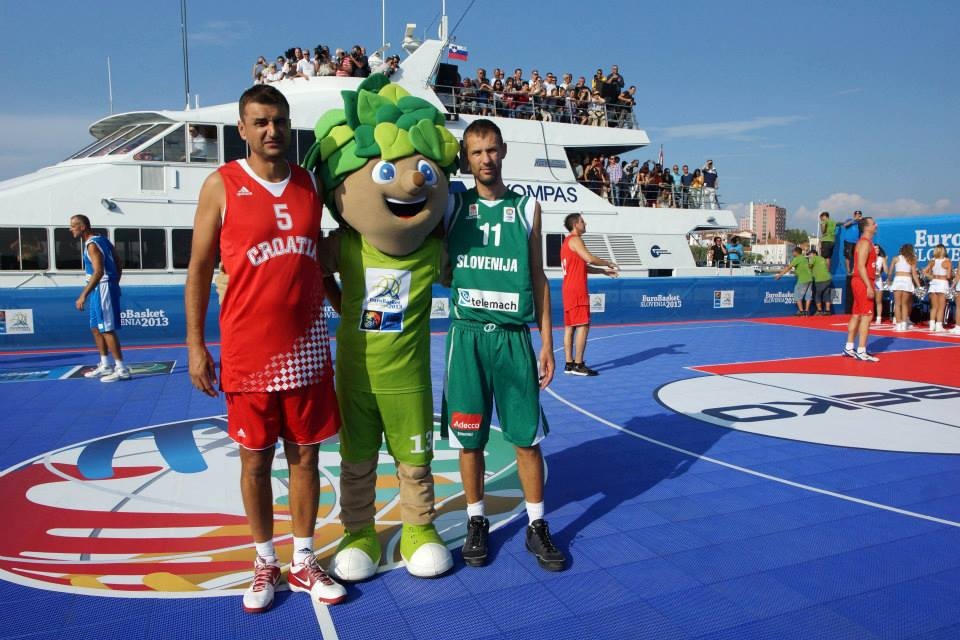 Ευρωμπάσκετ: Μπάσκετ στη θάλασσα! (photos)