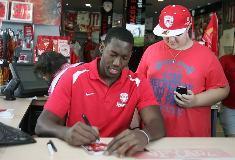 Ολυμπιακός: Αντικείμενο θαυμασμού ο Ντάνστον (photos)